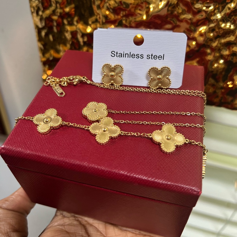 Gold 3 piece luxe Clover Jewelry set 18K gold Stainless Steel